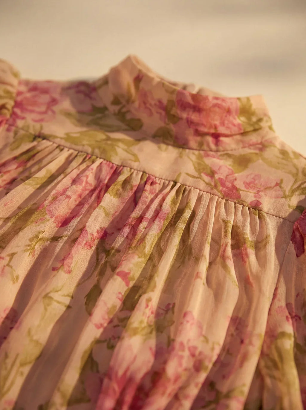 Fiora - Abito lungo con stampa vintage a rose e maniche a sbuffo