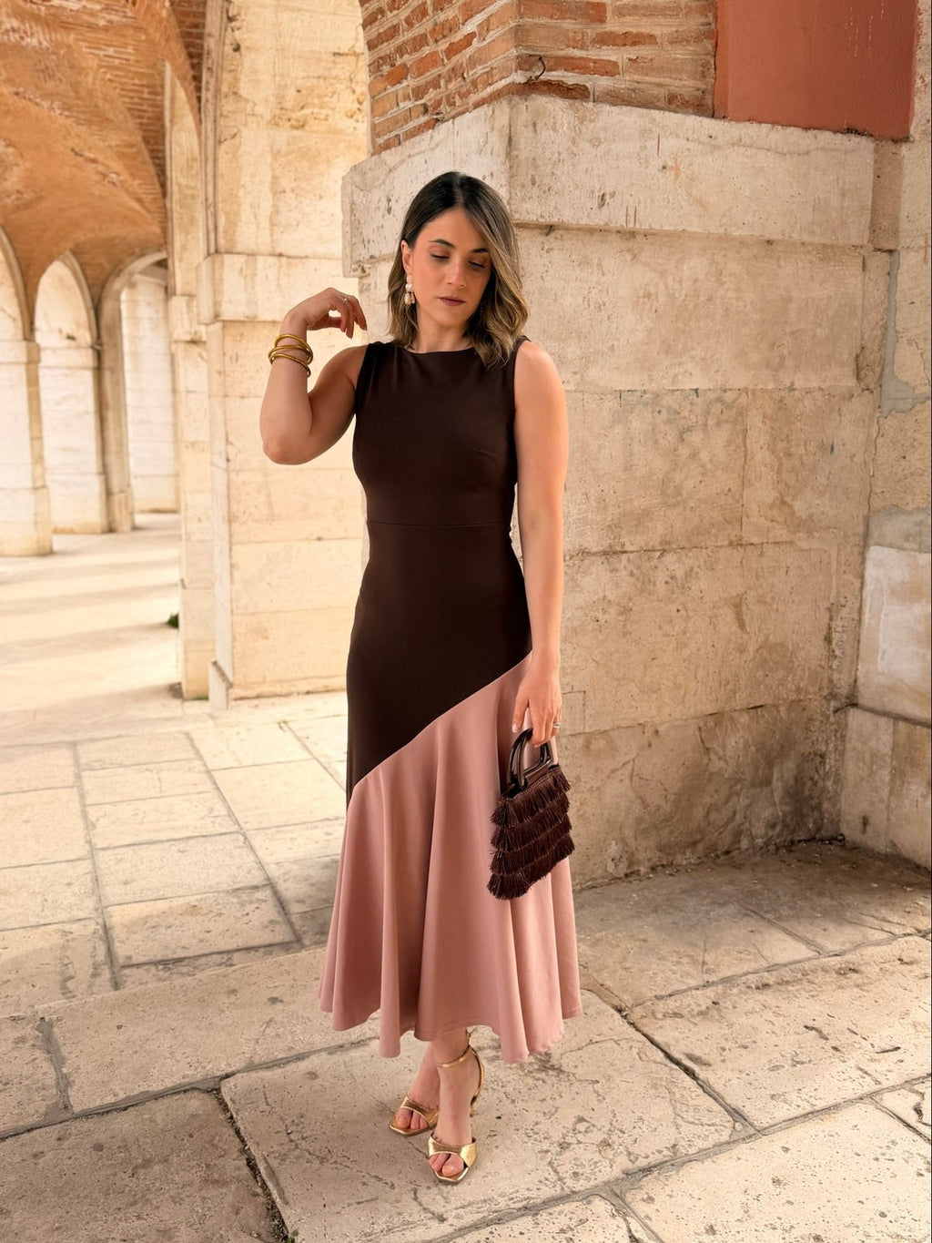 Vestido marrón y maquillaje| Aurelia