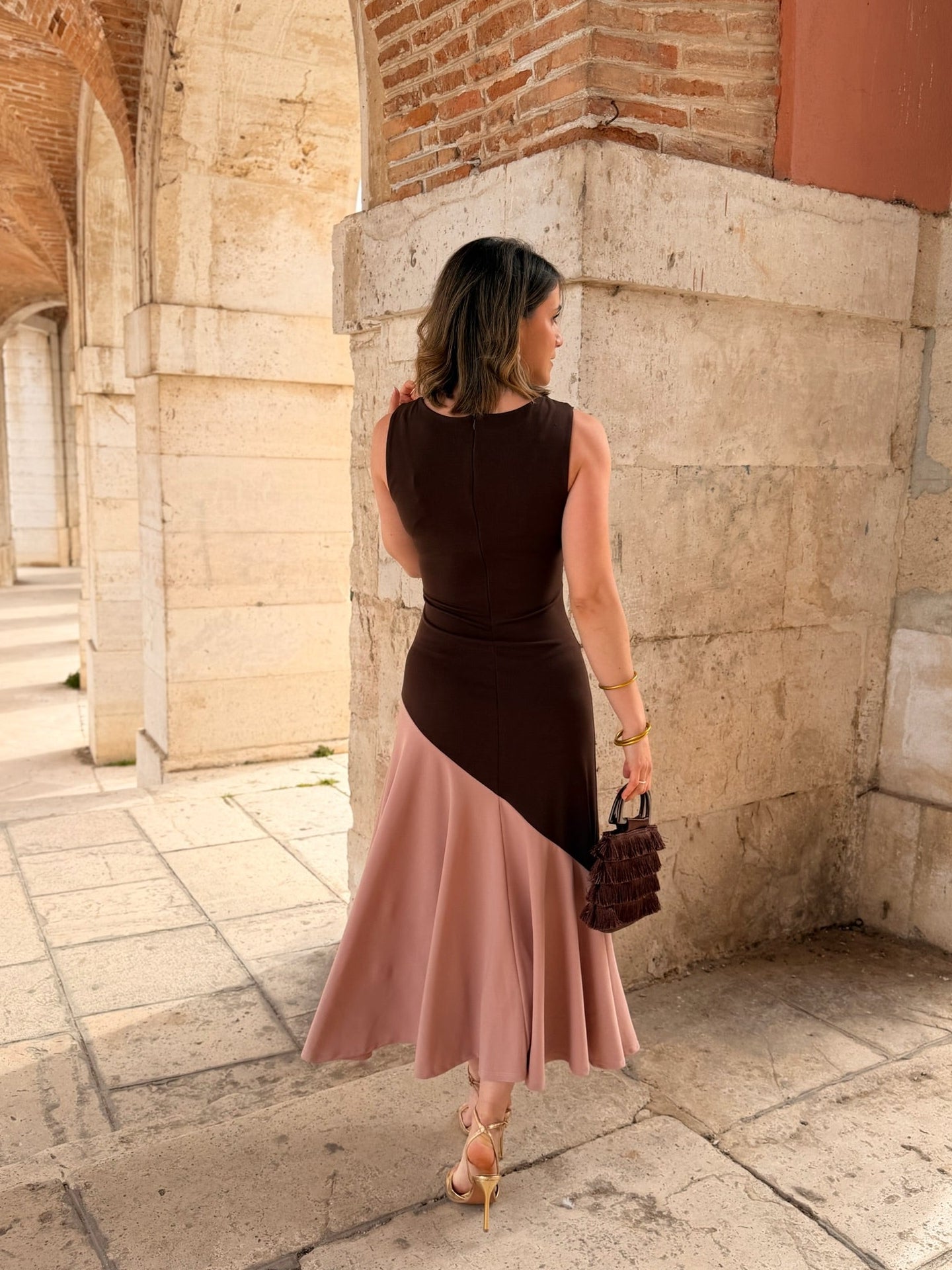 Vestido marrón y maquillaje| Aurelia