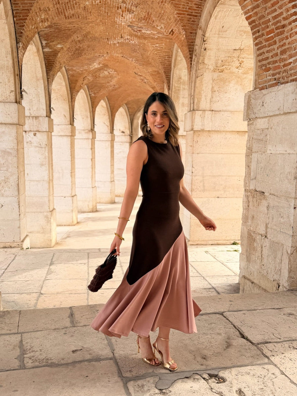 Vestido marrón y maquillaje| Aurelia
