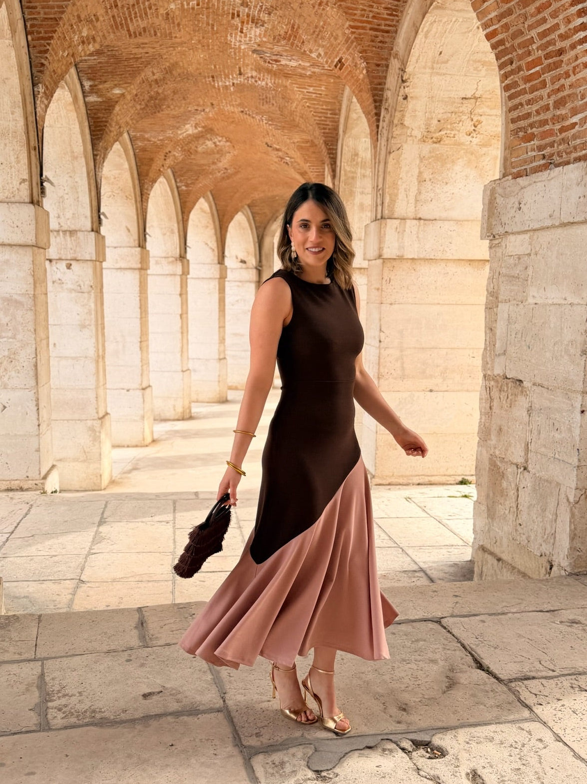 Vestido marrón y maquillaje| Aurelia