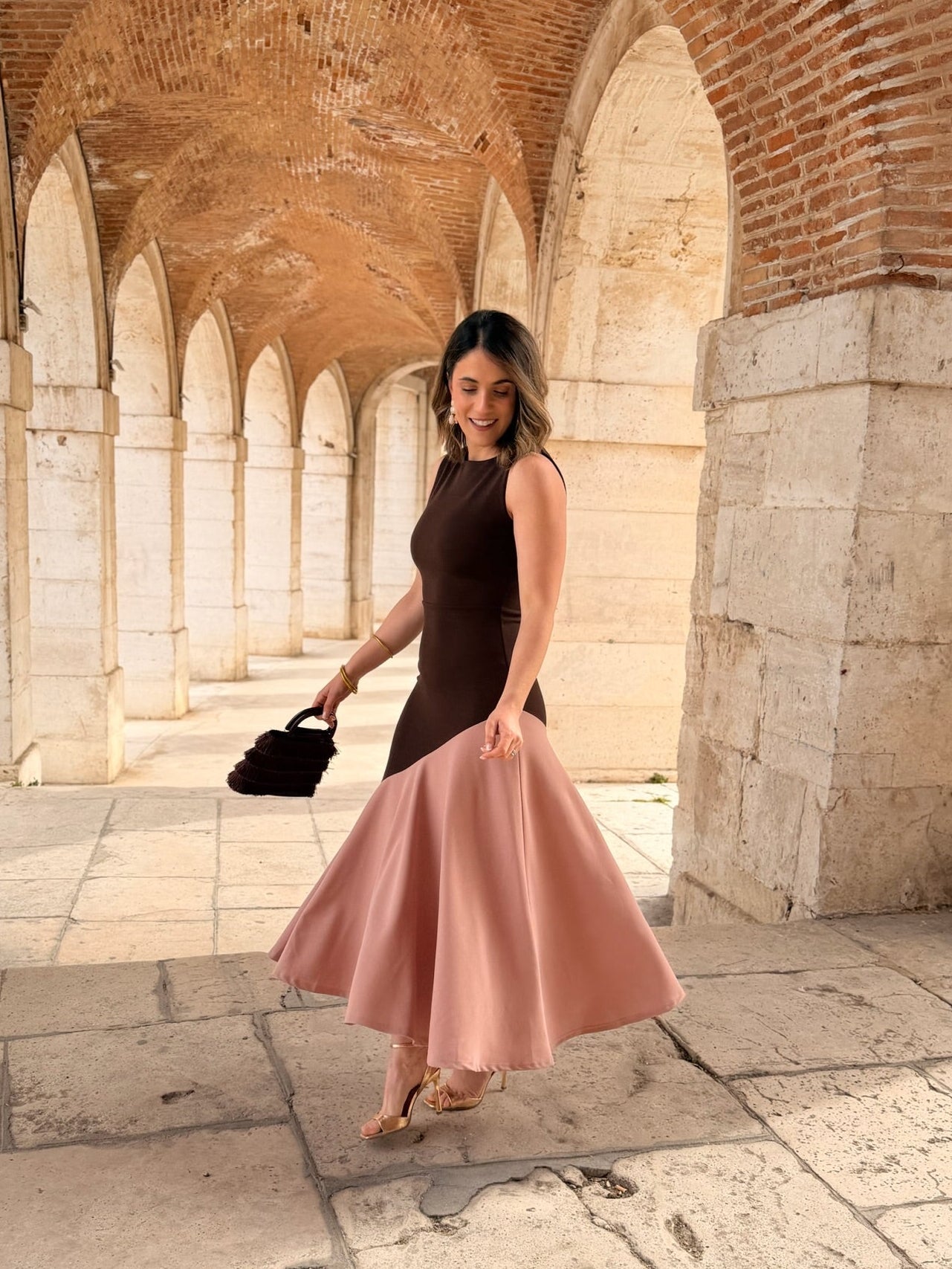 Vestido marrón y maquillaje| Aurelia