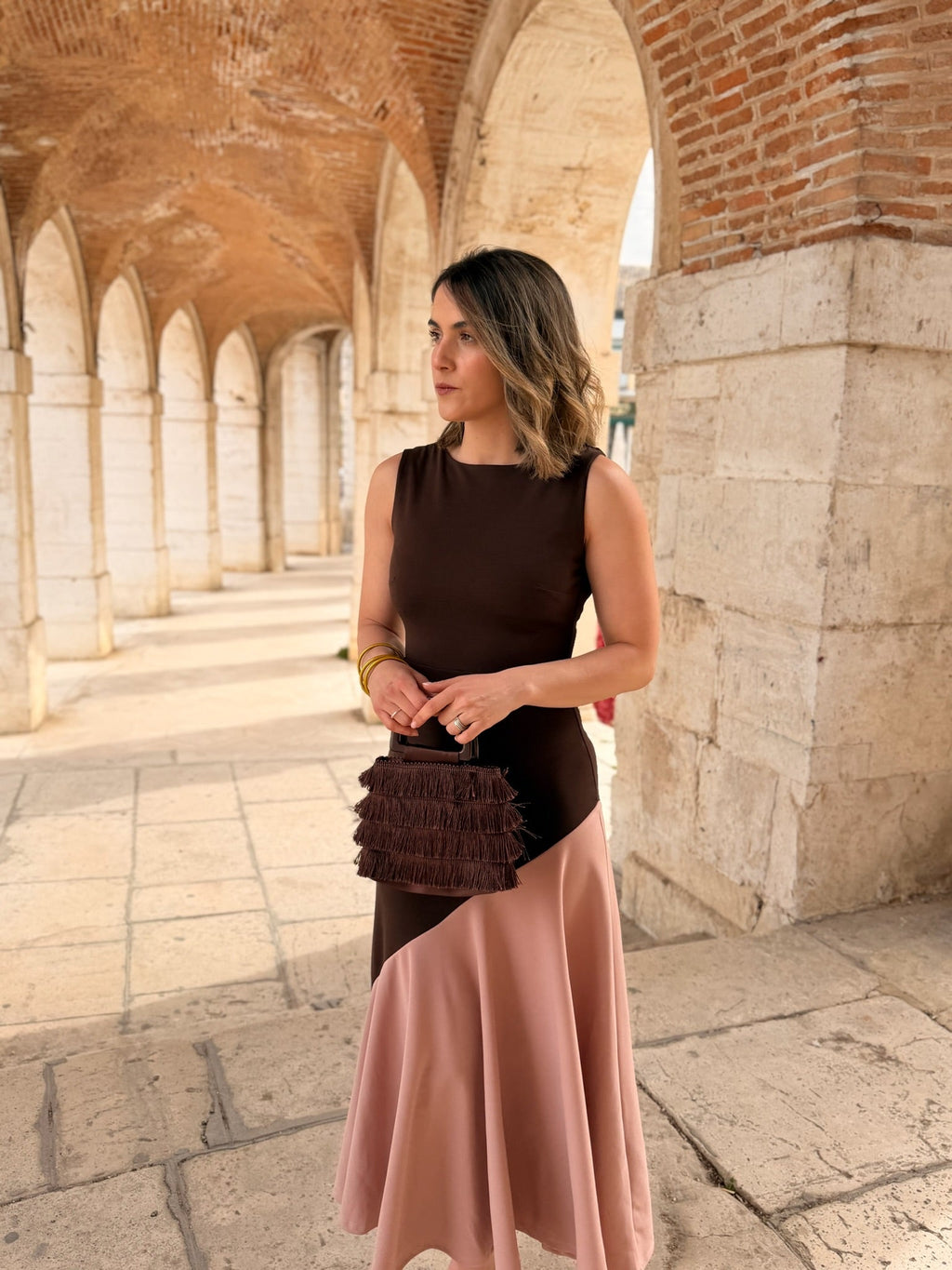 Vestido marrón y maquillaje| Aurelia