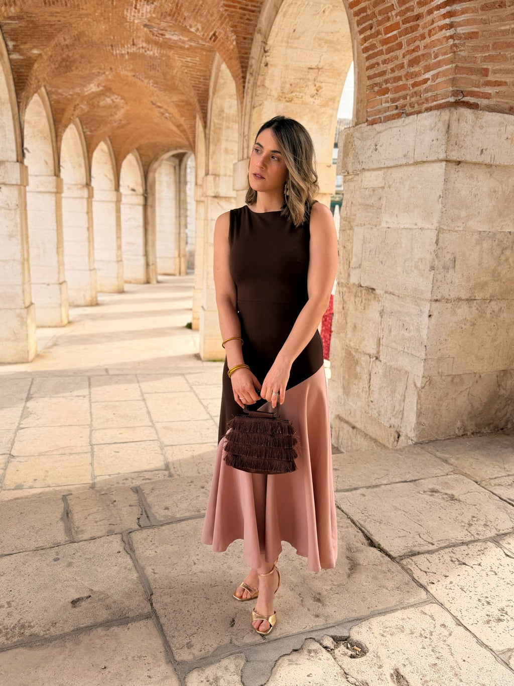 Vestido marrón y maquillaje| Aurelia