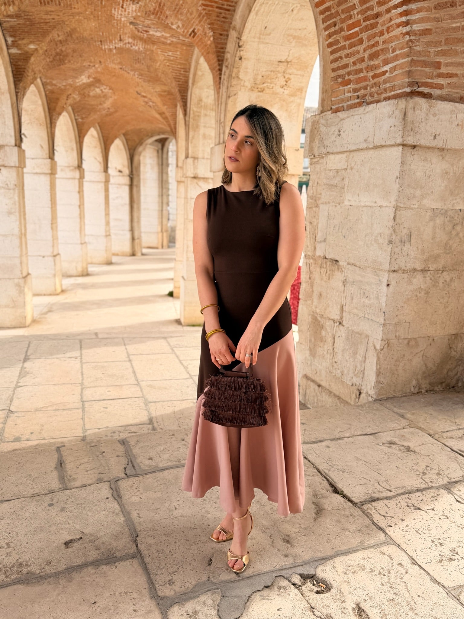 Vestido marrón y maquillaje| Aurelia