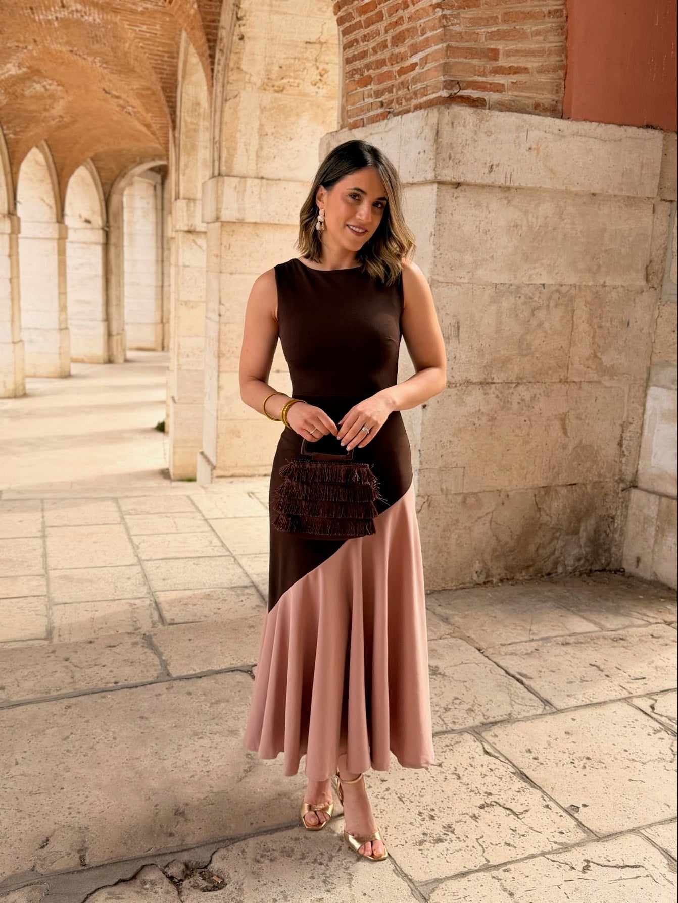 Vestido marrón y maquillaje| Aurelia