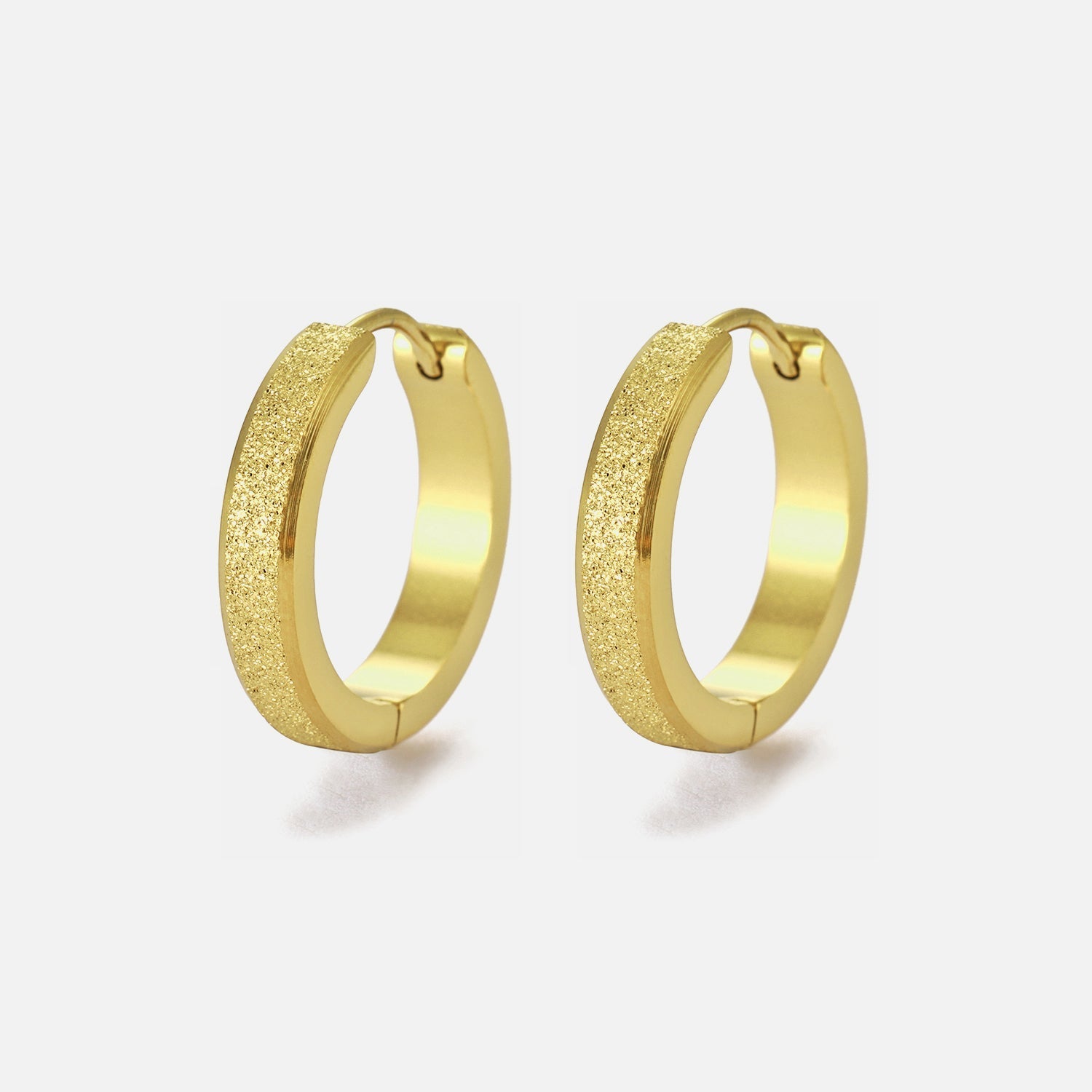 Pendientes de aro grandes dorados brillantes